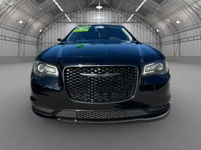 2022 Chrysler 300 Touring photo 2