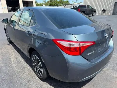 2017 Toyota Corolla LE AT photo 4