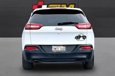2015 Jeep Cherokee Sport photo 4