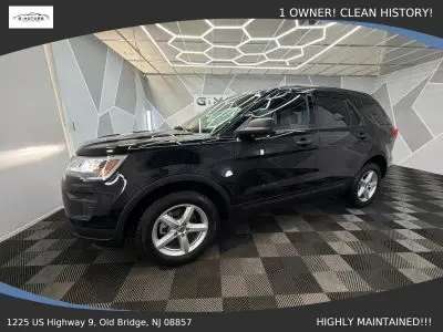 2018 Ford Explorer Base 4WD photo 2