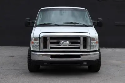 2014 Ford E-Series E-350 XLT Super Duty Extended photo 2