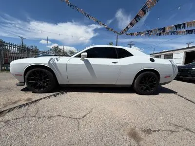 2016 Dodge Challenger R/T Plus photo 4