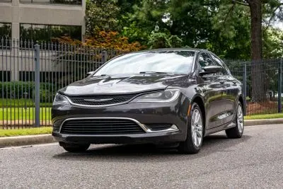 2017 Chrysler 200 Limited Platinum photo 2