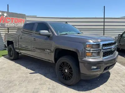 2015 Chevrolet Silverado 1500 LT 4X4 Crew Cab Short Box photo 2