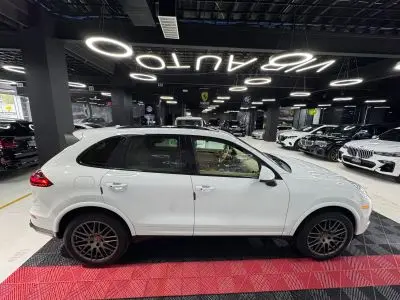 2017 Porsche Cayenne Platinum Edition photo 5