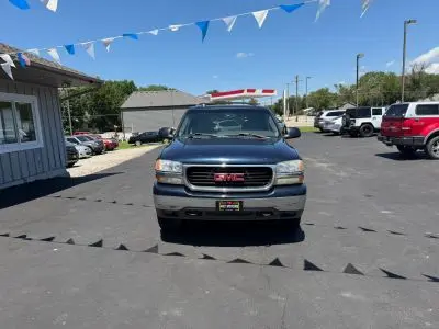 2005 GMC Yukon 4WD SLE photo 3