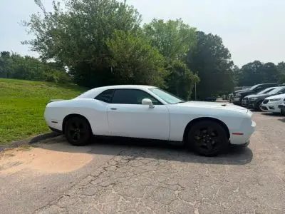 2016 Dodge Challenger SXT photo 5
