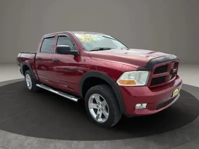 2012 RAM 1500 ST 4x4 Crew Cab photo 2