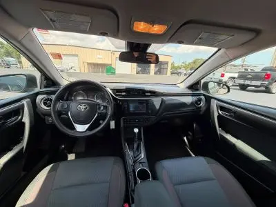 2017 Toyota Corolla LE AT photo 5