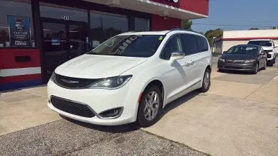 2019 Chrysler Pacifica Limited photo 2