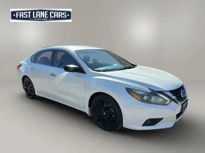 2017 Nissan Altima 2.5 SR photo 3