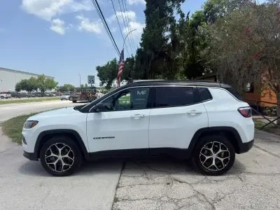 2024 Jeep Compass Limited 4X4 photo 2