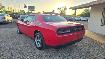 2016 Dodge Challenger SXT photo 4