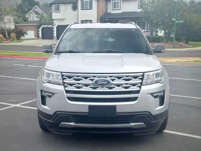 2019 Ford Explorer XLT 4WD photo 2