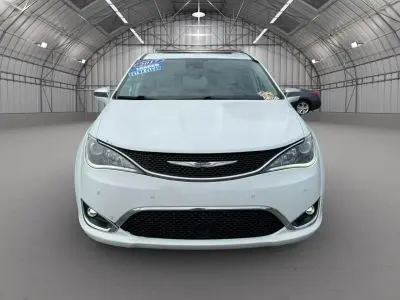 2017 Chrysler Pacifica Limited photo 4