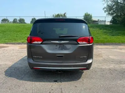 2018 Chrysler Pacifica Limited photo 5