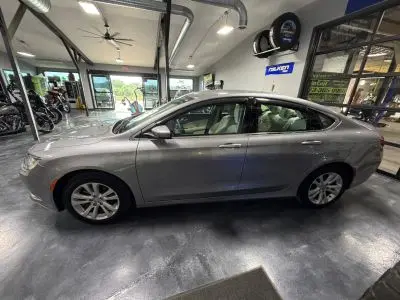 2016 Chrysler 200 Limited photo 4