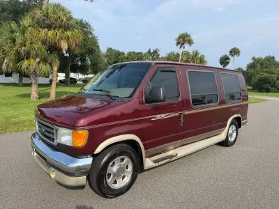 2004 Ford E-Series E-150 Van photo 4