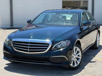2017 Mercedes-Benz E-Class E300 4MATIC photo 2