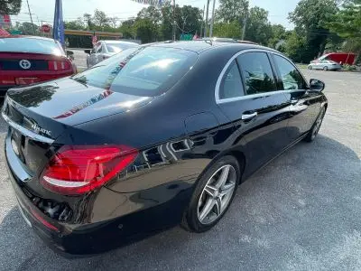 2017 Mercedes-Benz E-Class E300 4MATIC photo 5