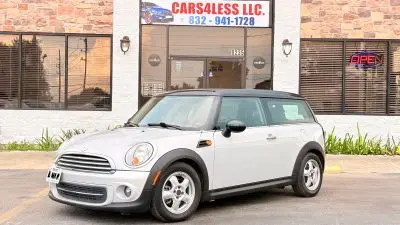 2011 MINI Cooper Clubman photo 2