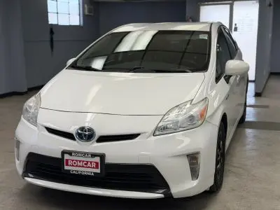 2013 Toyota Prius Two photo 5