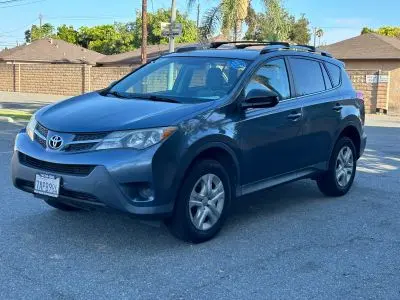 2013 Toyota RAV4 LE photo 4