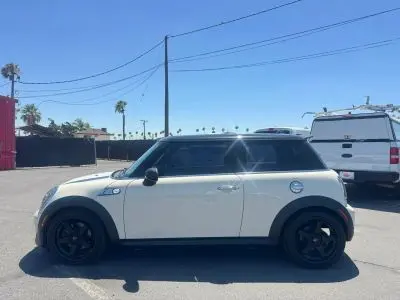 2013 MINI Cooper S photo 3