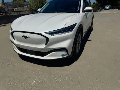 2021 Ford Mustang-Mach-e Select photo 4