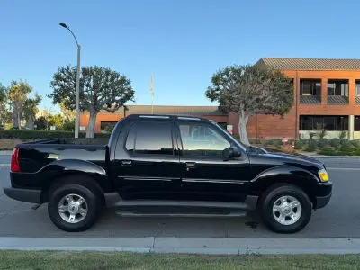 2004 Ford Explorer XLS Auto 4X4 photo 4