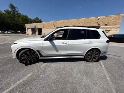 2023 BMW X7 M60i photo 2