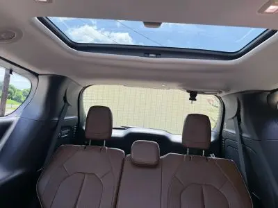 2017 Chrysler Pacifica Limited photo 2