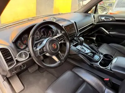 2018 Porsche Cayenne Base photo 3