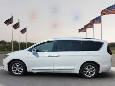2020 Chrysler Pacifica Touring photo 3