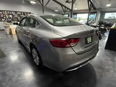 2016 Chrysler 200 Limited photo 5