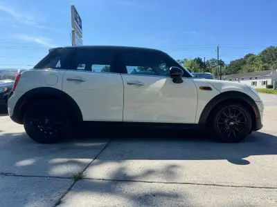 2016 MINI Cooper - 4 Door photo 2