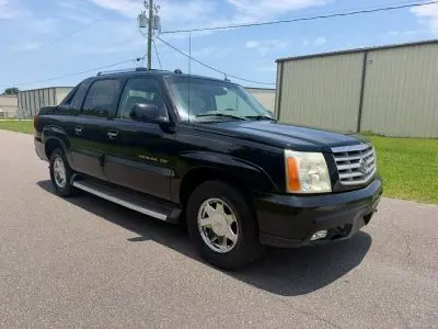 2005 Cadillac Escalade EXT Base photo 2