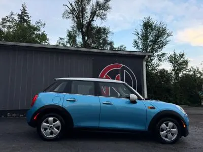 2015 MINI Cooper - 4 Door photo 3