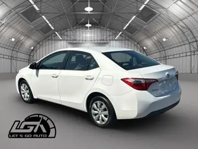 2015 Toyota Corolla LE AT photo 5