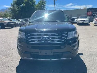 2017 Ford Explorer XLT 4WD photo 3