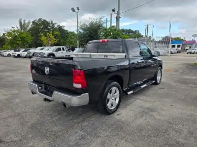2011 RAM 1500 SLT Crew Cab photo 5