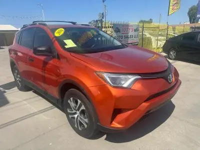 2016 Toyota RAV4 LE photo 4