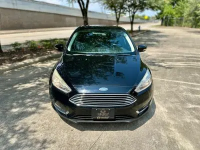 2018 Ford Focus Titanium Hatchback photo 3