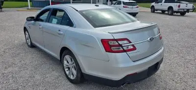2017 Ford Taurus SEL AWD photo 5