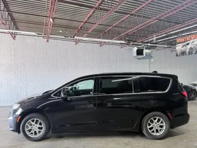 2026 Chrysler Pacifica Select photo 4
