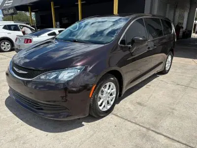 2017 Chrysler Pacifica Touring photo 5