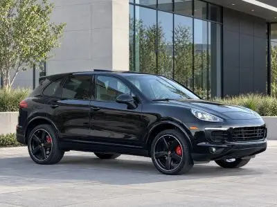 2017 Porsche Cayenne Platinum Edition photo 3