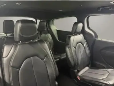 2025 Chrysler Pacifica Select photo 4