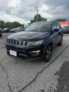 2018 Jeep Compass Latitude 4WD photo 2