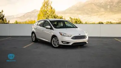 2016 Ford Focus Titanium Hatchback 5-Door photo 2